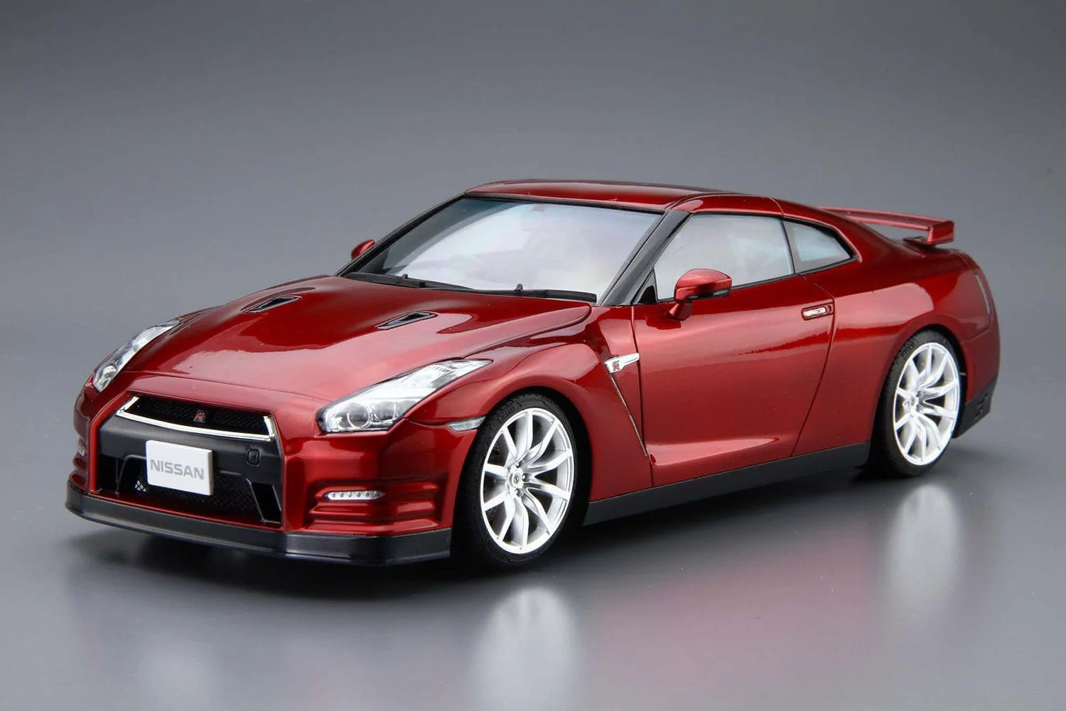 Aoshima 1/24 Nissan R35 GT-R Pure Edition 14 Plastic Model Kit [A005857] - Image 2