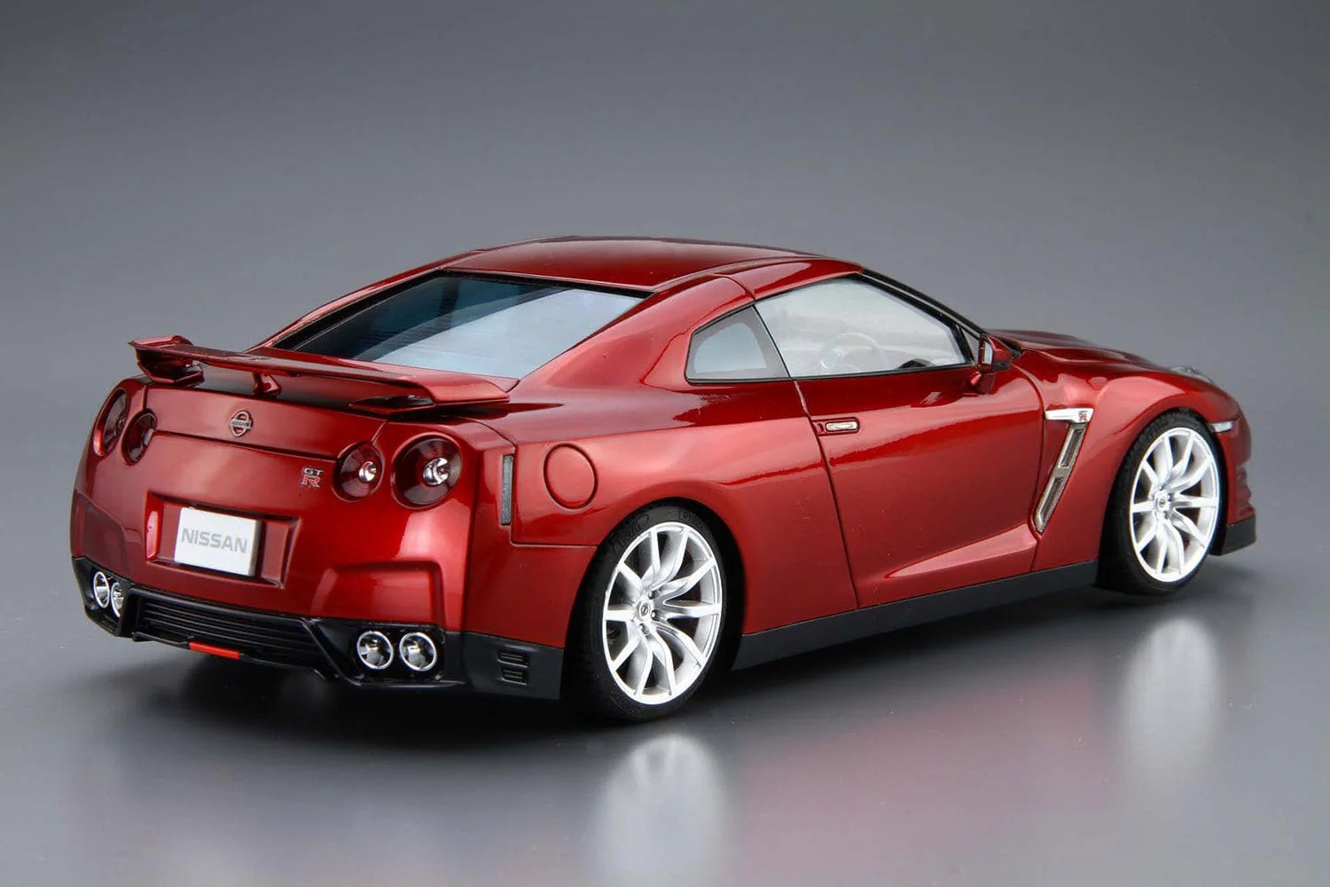 Aoshima 1/24 Nissan R35 GT-R Pure Edition 14 Plastic Model Kit [A005857] - Image 3
