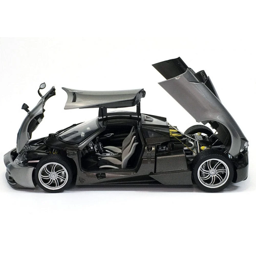 Aoshima 1/24 Pagani Huayra (Overseas Ed) - Image 4