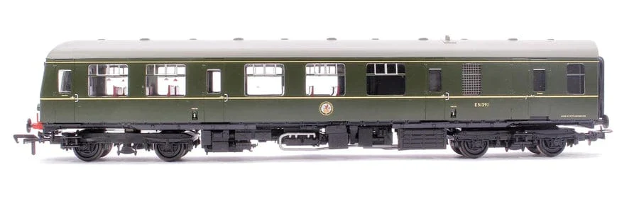 Bachmann 31-326B OO Gauge Class 105 2-Car DMU BR Green (Speed Whiskers) - Image 3