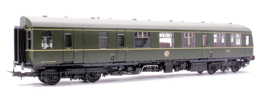 Bachmann 31-326B OO Gauge Class 105 2-Car DMU BR Green (Speed Whiskers) - Image 4