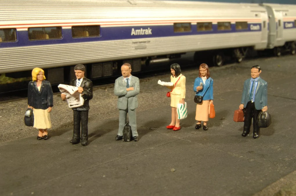 Bachmann 33110 HO Standing Platform Passengers (6pcs)