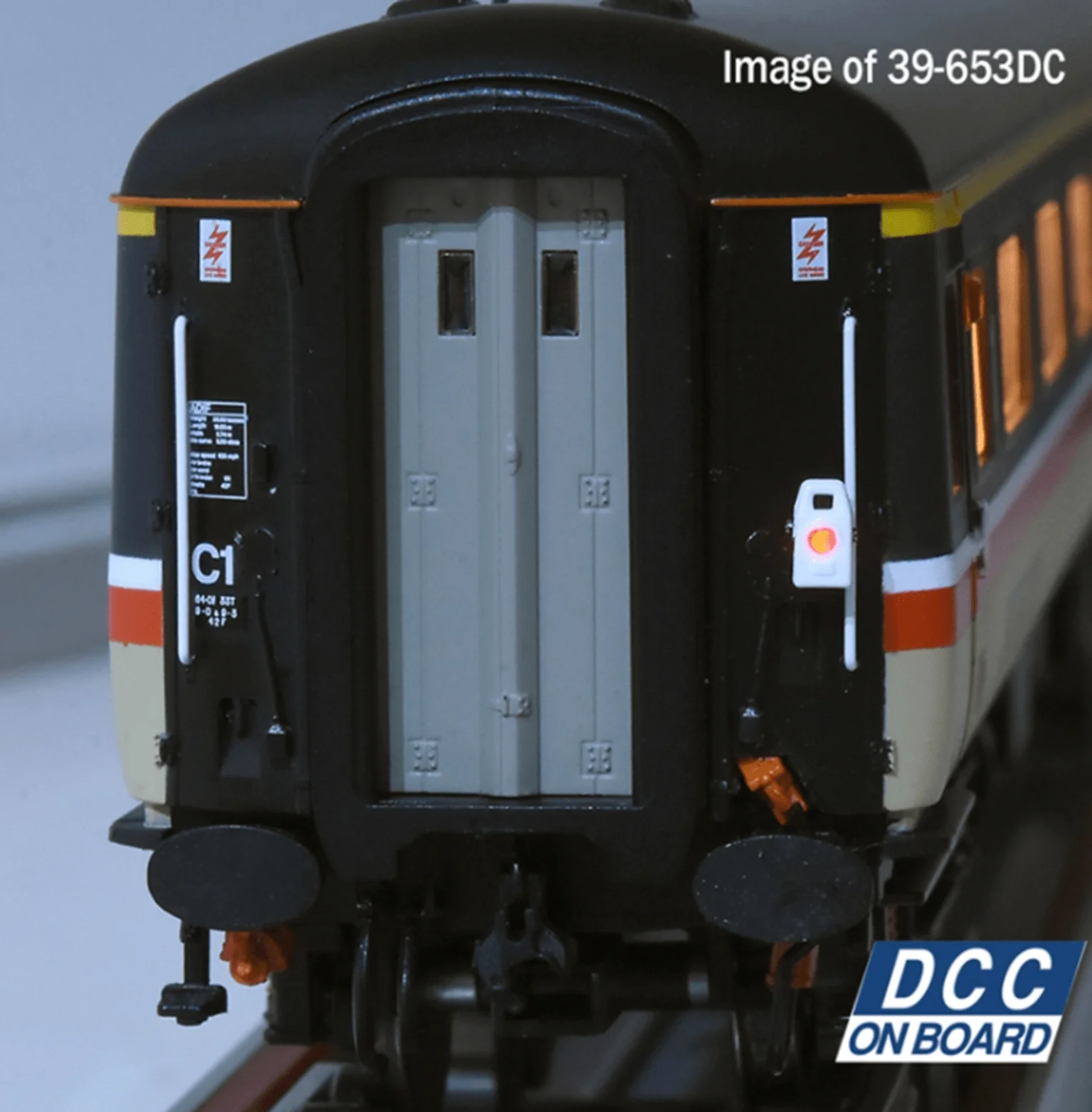Bachmann 39-678DC OO BR Mk2F TSO Tourist Second Open BR InterCity (Swallow) - Image 3