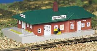 Bachmann 45908 N Passenger Station (Assembled) w/Figure - 2-7/8 x 5-1/8 7.3 x 13cm