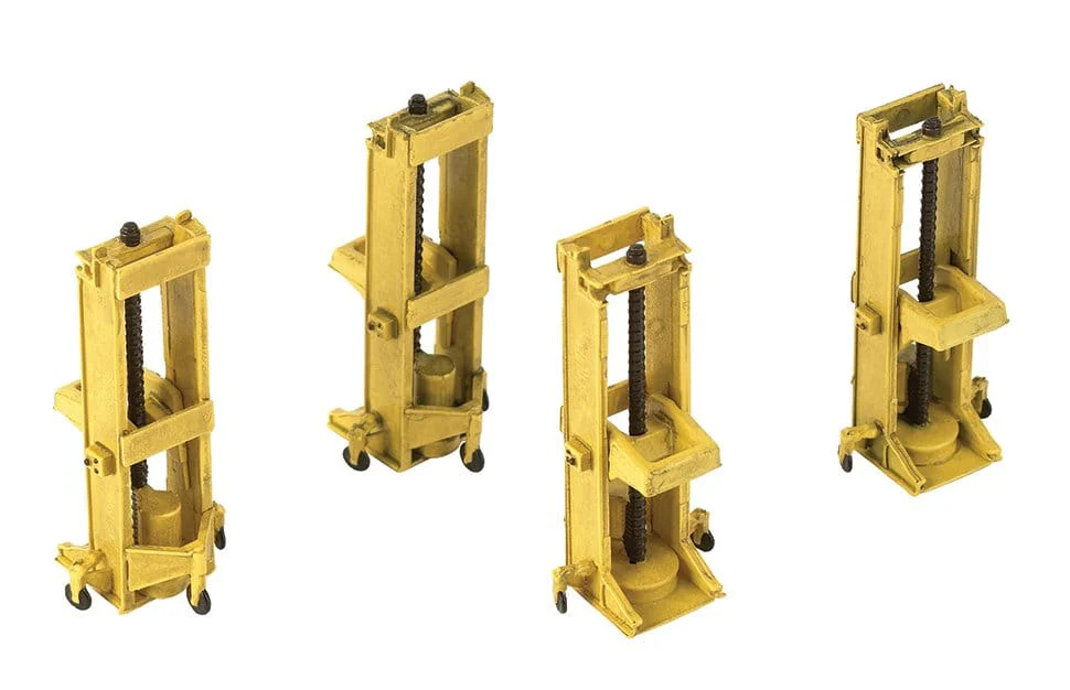 Bachmann Scenecraft OO Scale Lifting Jacks (4pcs)