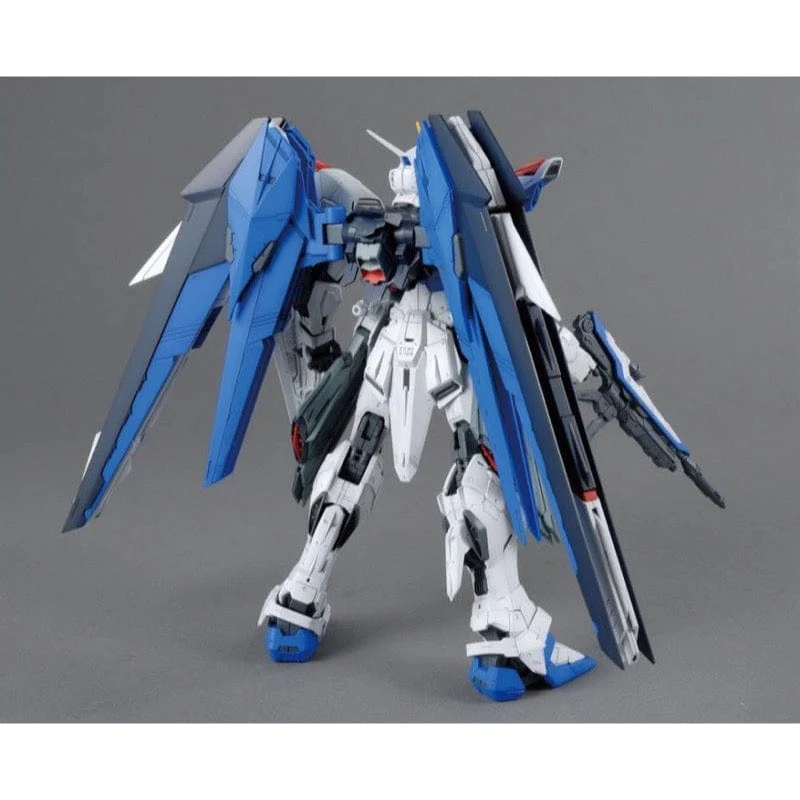 Bandai 5061611 MG 1/100 Freedom Gundam Ver 2.0 - Image 4