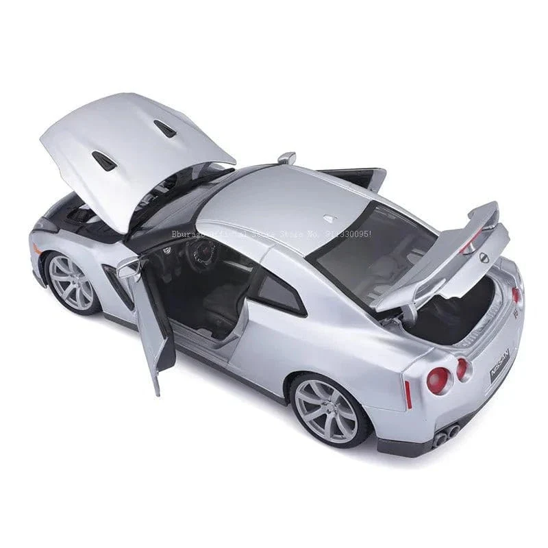 Bburago 1/18 2009 Nissan GT-R (R-35) Silver Diecast Model - Image 2
