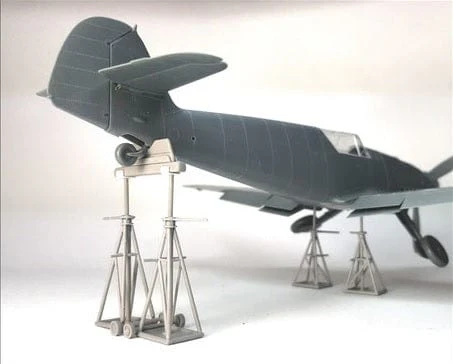 Daswerk 48002 1/48 Luftwaffe Jack Stand Set - extended / Doppelpack Plastic Model Kit - Image 2