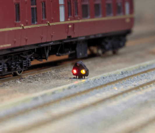 DCC Concepts 12 X 2-Wire Steam Era 3-Light Ground Signal - Image 4