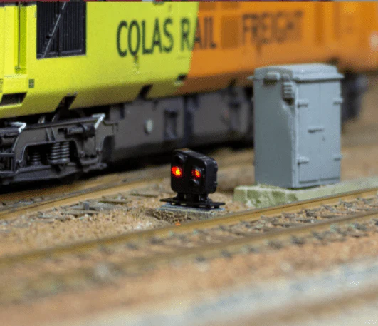 DCC Concepts Alpha Mimic 12X 4 Led UK Modern Ground Signal - Image 5