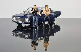 DDA 1/18 Wog Boy 1969 VF Valiant w/Figures