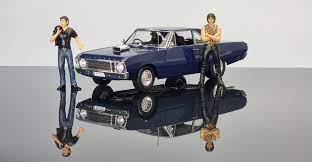 DDA 1/18 Wog Boy 1969 VF Valiant w/Figures - Image 2