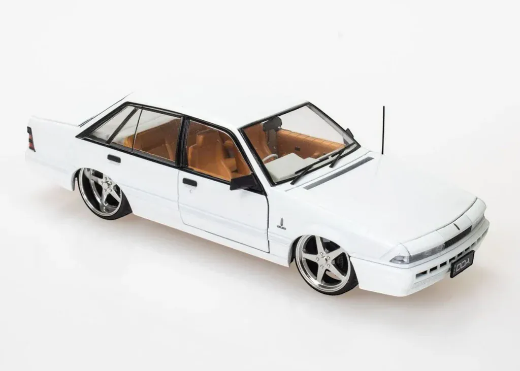 DDA 1/24 Custom Holden VL Calais - Metallic White Diecast Model - Image 2