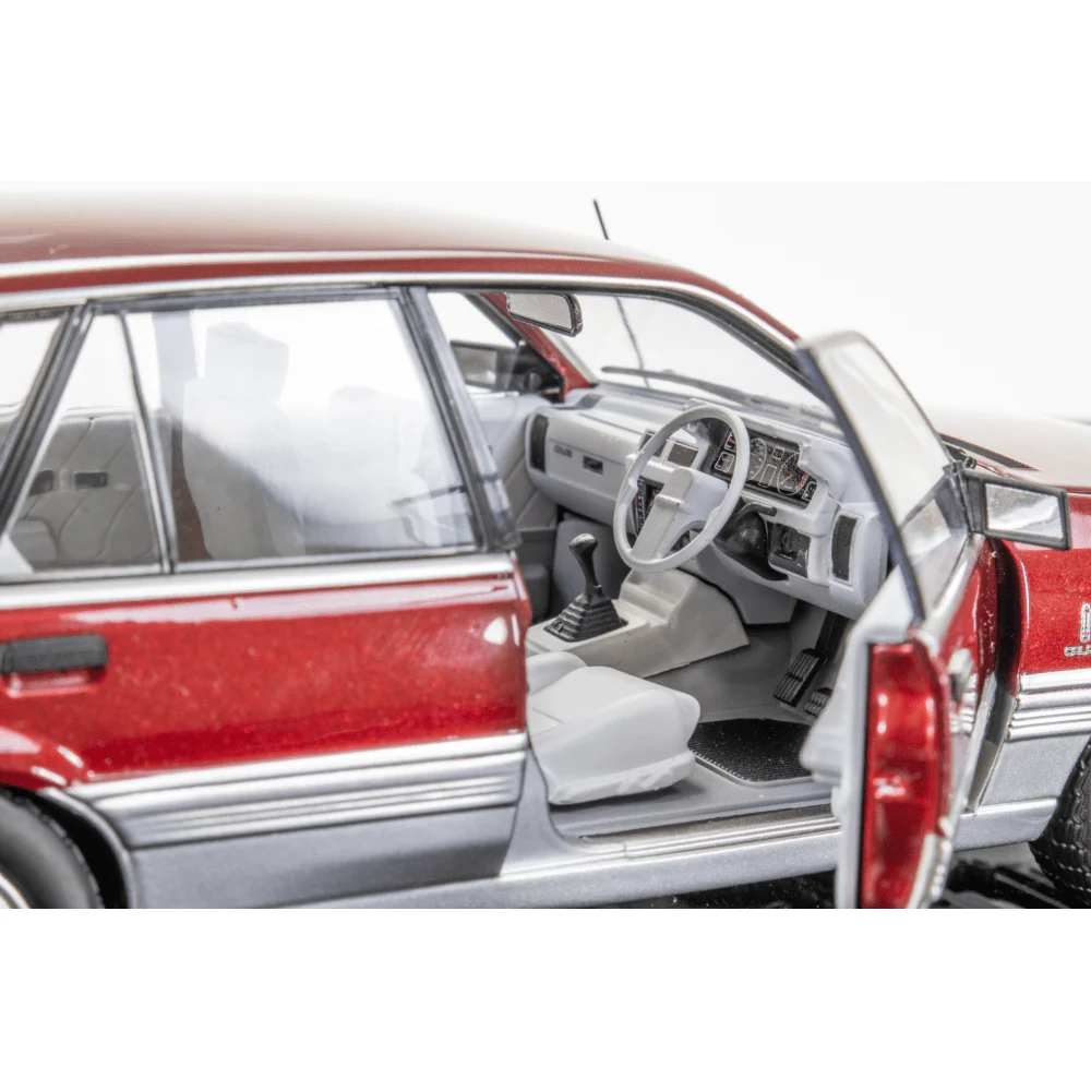 DDA 1/24 Holden VL Calais Red/Silver Diecast Model - Image 4