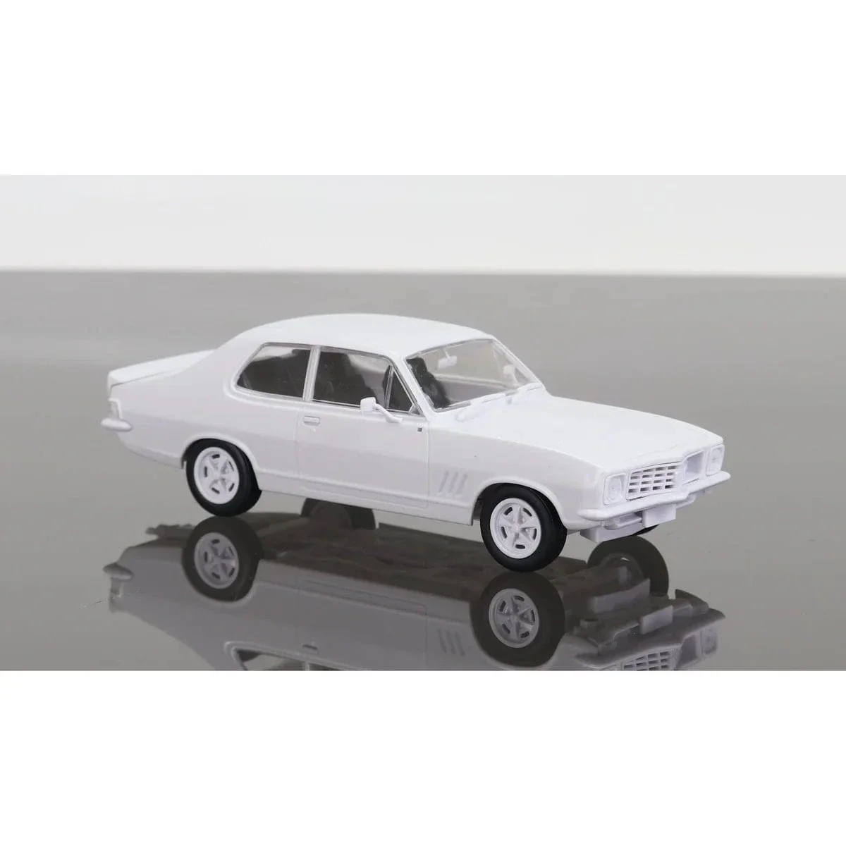 DDA 1/24 LJ Torana GTR XU1 Sealed Body Opening Bonnet Plastic Model Kit [610K]
