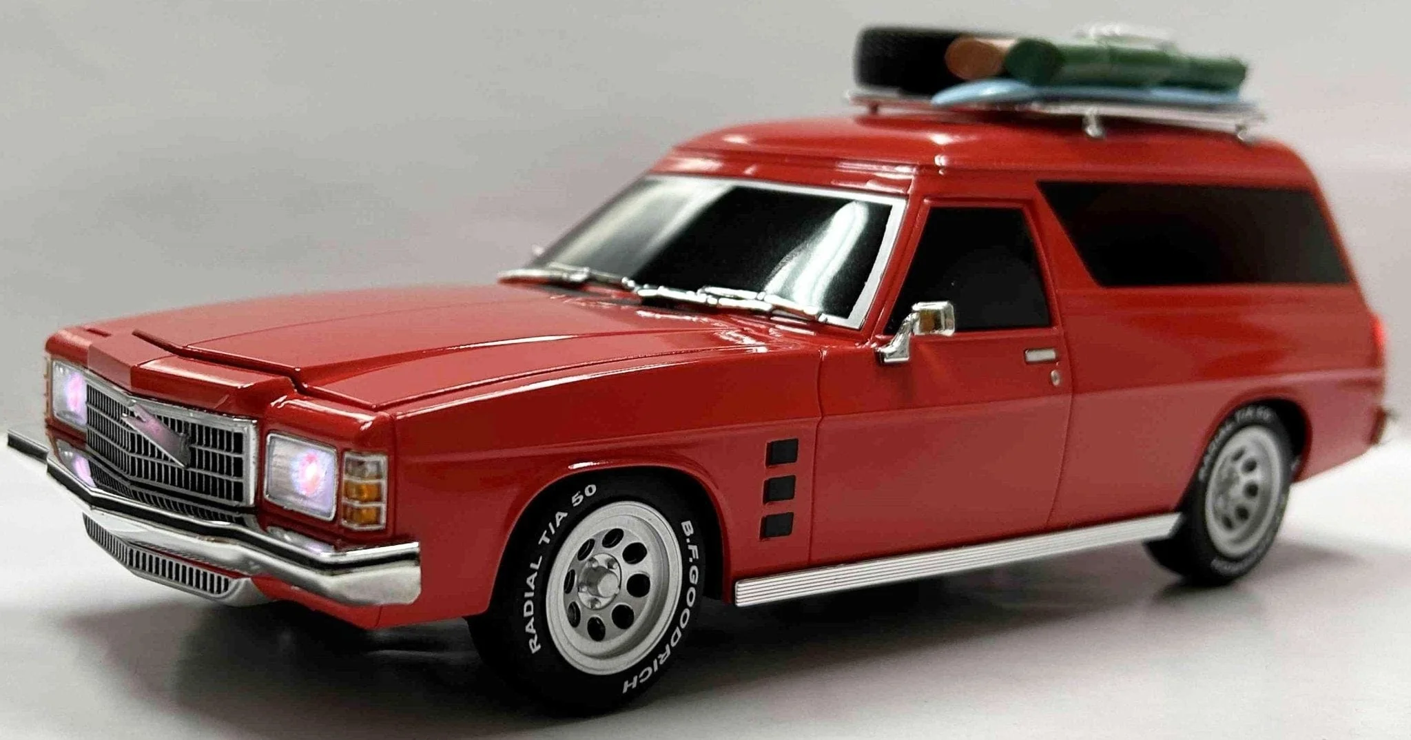 DDA 1/24 Maxs Holden HJ Panelvan Spectra Rides LightUp - Pre-Assembled Plastic Model