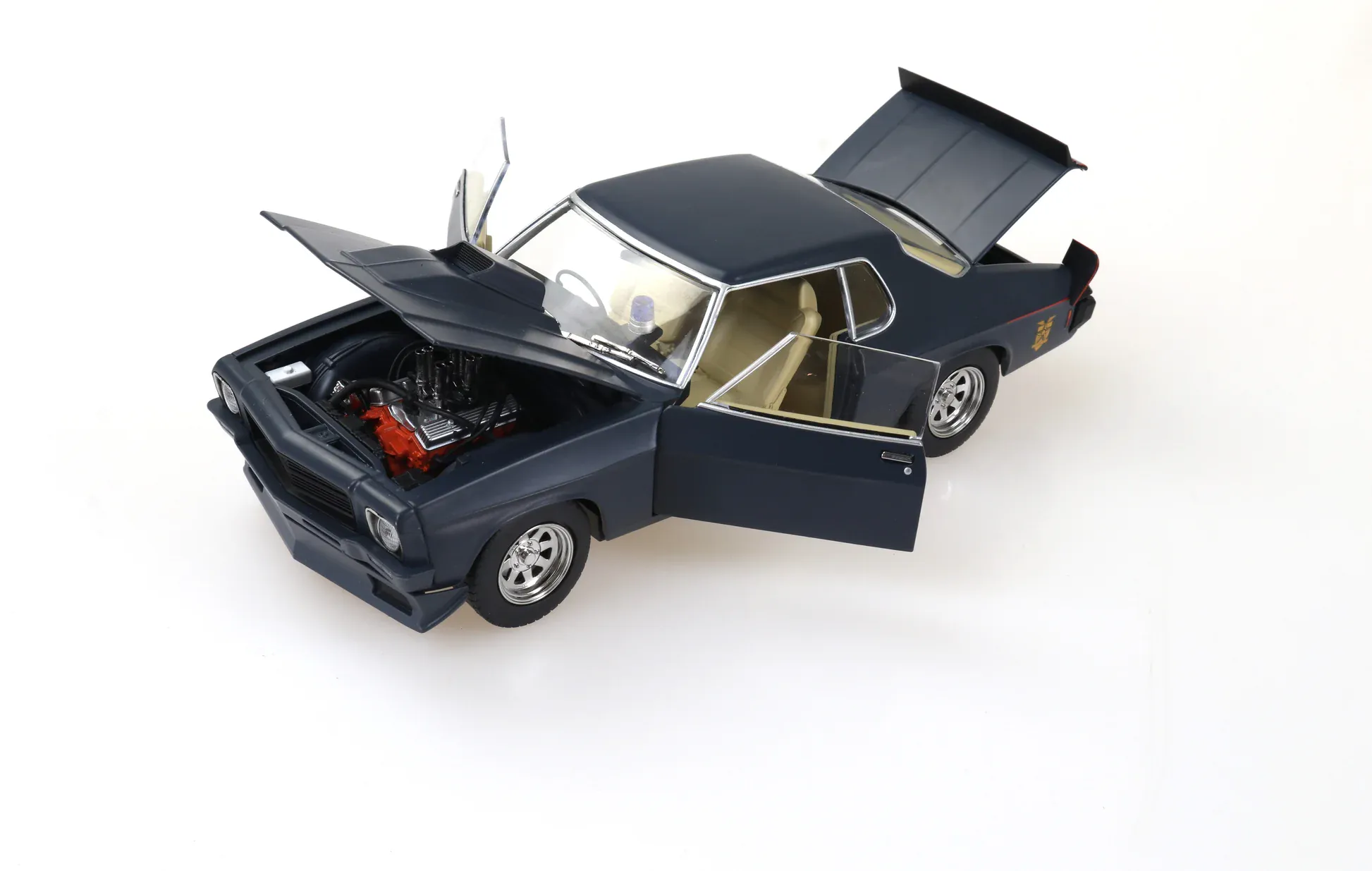 DDA 1/24 MFP Pursuit Special 2 Door Holden HQ- Fully Detailed Opening Doors and Boot - Image 2