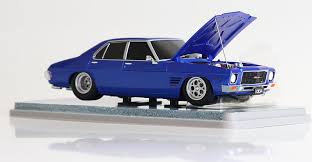 DDA 1/24 Razzle Berry Holden HQ GTS Custom 4 Door Light Up - Prebuilt Plastic Model