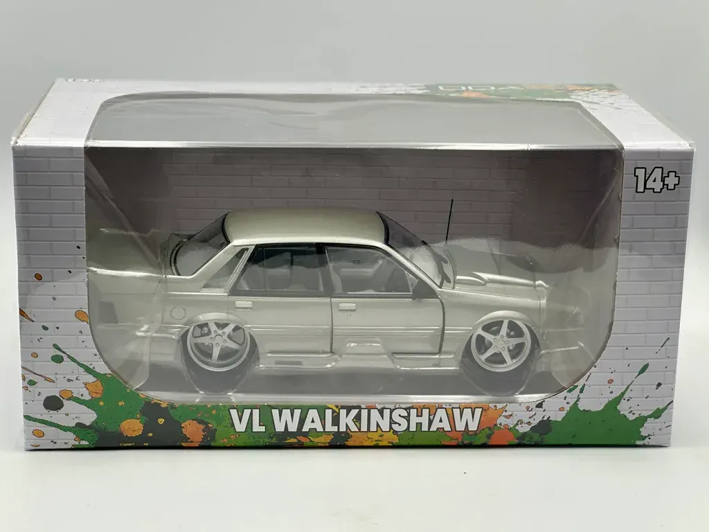 DDA 1/24 (S) Silver VL Custom Walkinshaw Sfragismeno - Opening Front Doors Only - Image 2