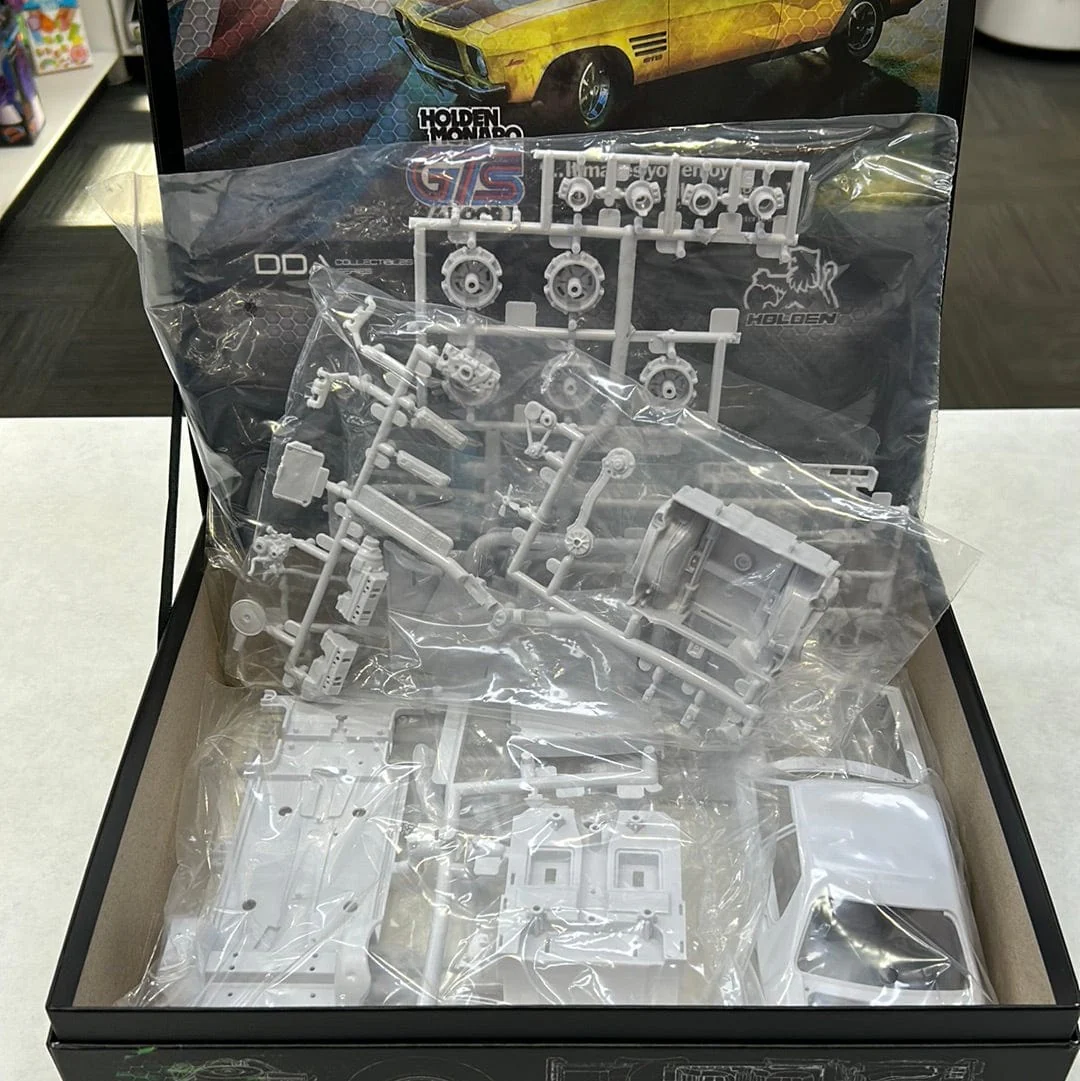DDA 307K 1/24 Holden HQ GTS Monaro Plastic Model Kit - Image 4