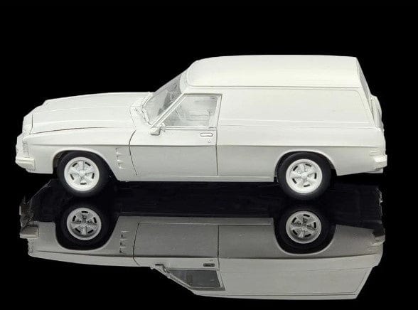 DDA 516K 1/24 Holden HJ Standard 6 Panel Van Plastic Model Kit