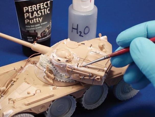 Deluxe Material BD44 Perfect Plastic Putty 40ml - Image 4