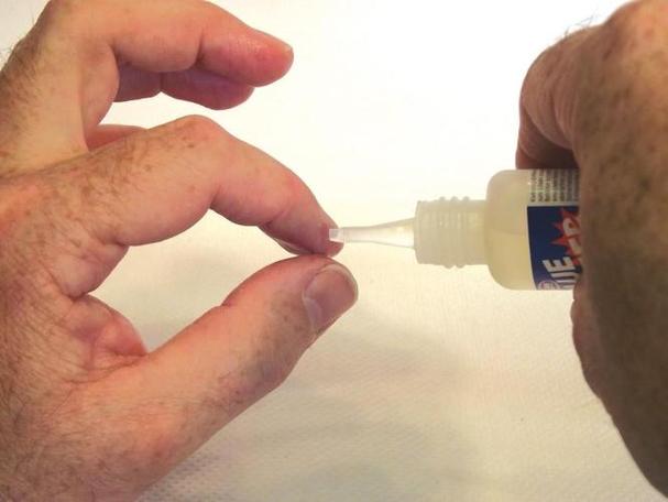 Deluxe Materials AD48 Glue Buster (Debonder) 28g - Image 3