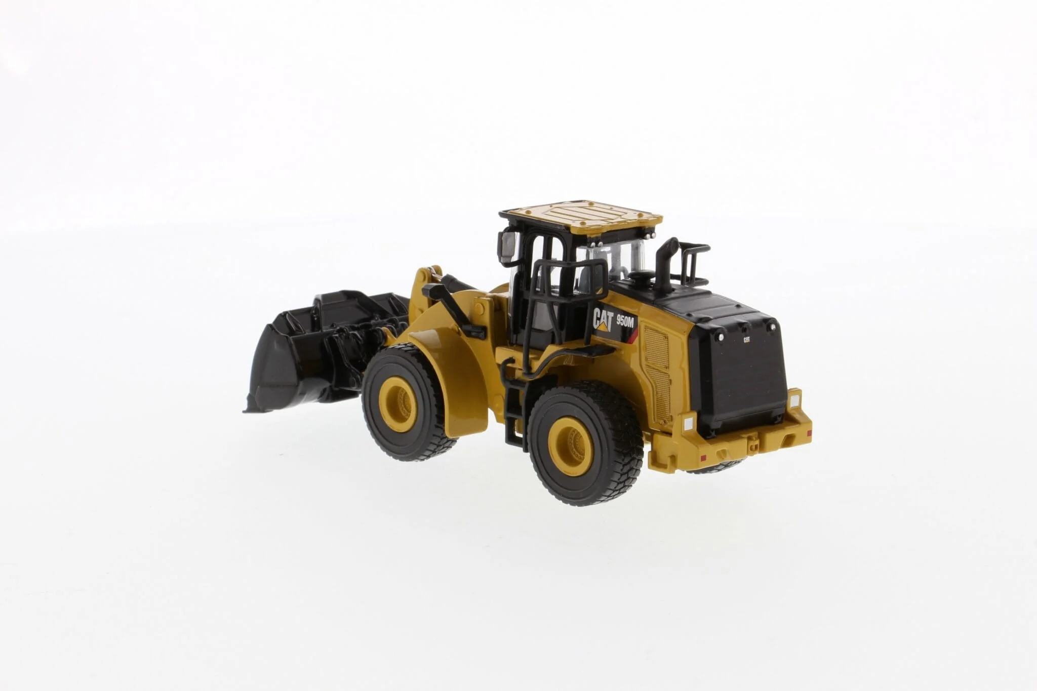 Diecast Masters 1/64 CAT 950M Wheel Loader [85608] - Image 4