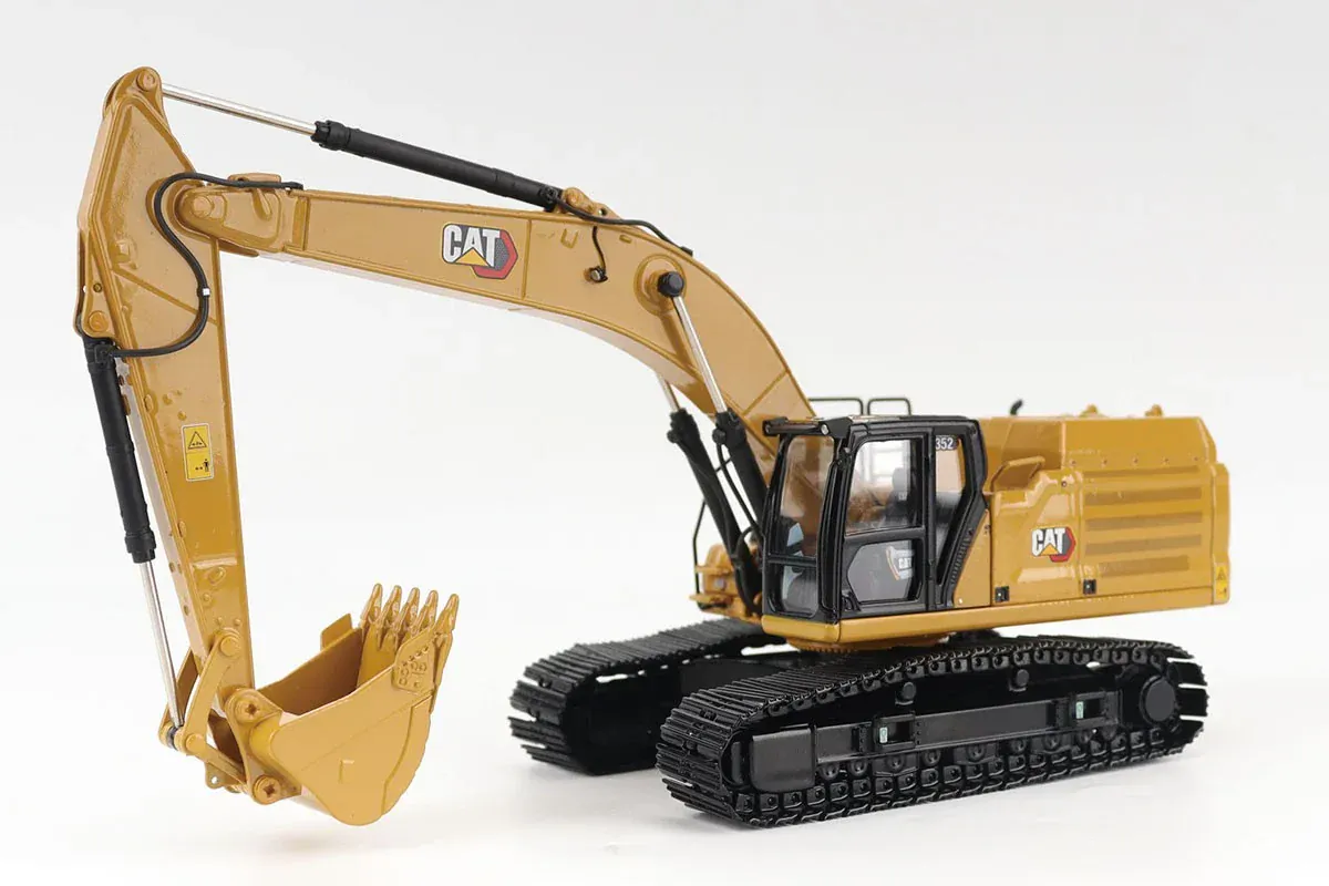 Diecast Masters Cat 1/50 352 Next Gen Excavator - Highline Series - Image 2