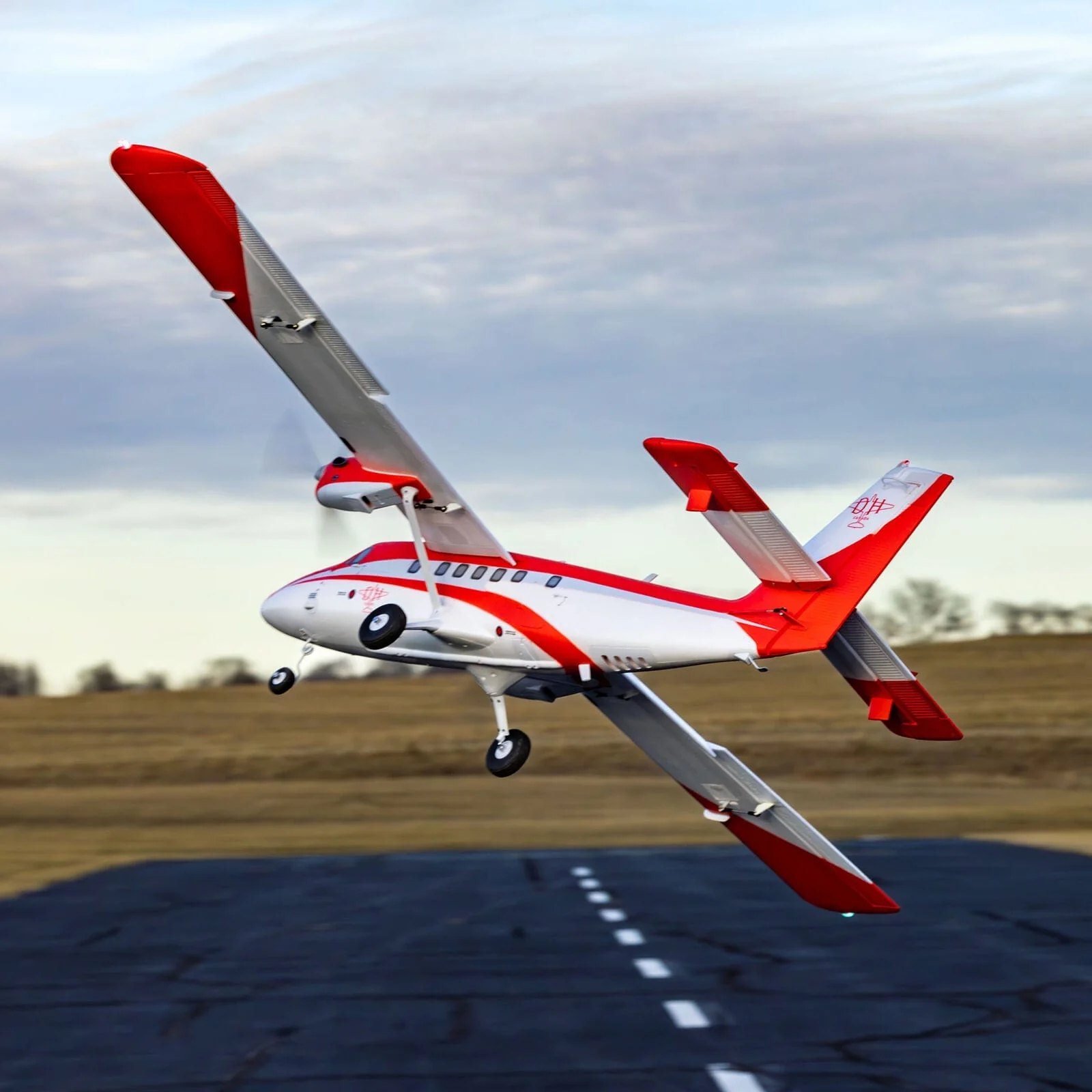E-Flite DHC-6 Twin Otter 1.4m RC Plane, BNF Basic [EFL32050] - Image 12