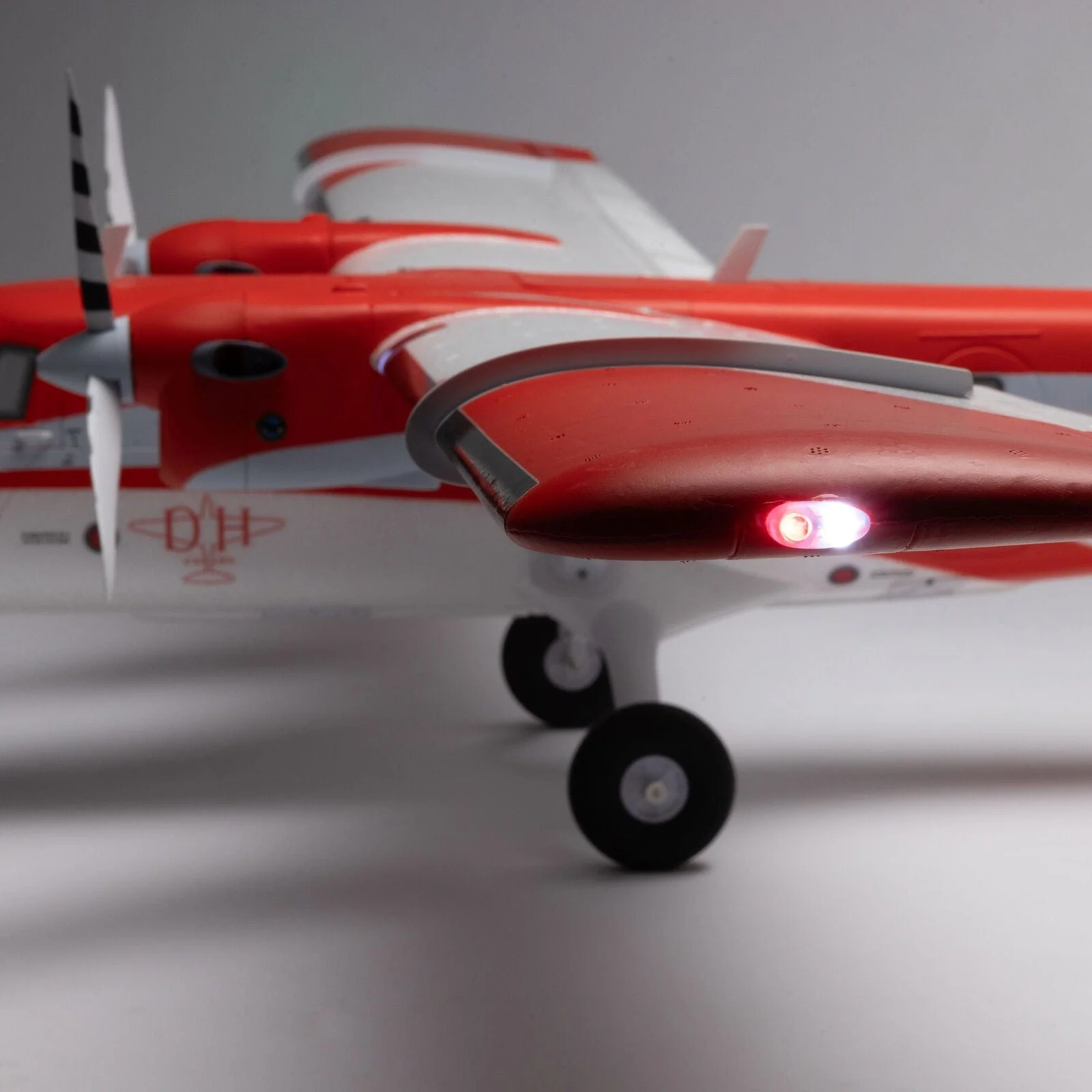 E-Flite DHC-6 Twin Otter 1.4m RC Plane, BNF Basic [EFL32050] - Image 13