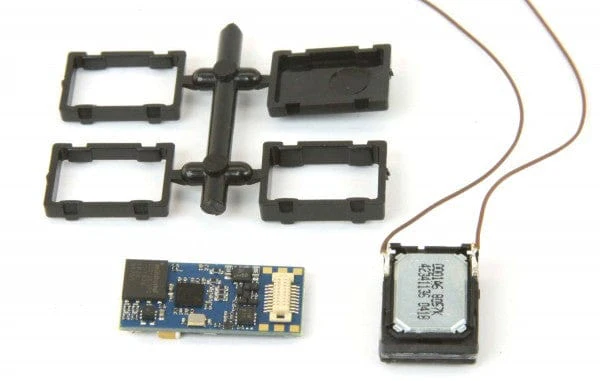 ESU 58818 LokSound V5 Micro DCC Blank Decoder Next18 With Speaker 11x15mm - Image 3
