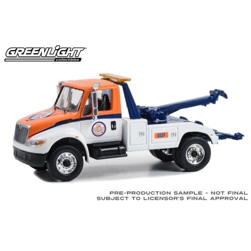 Greenlight 1/64 Gulf Oil International Durastar Tow Truck Diecast Model