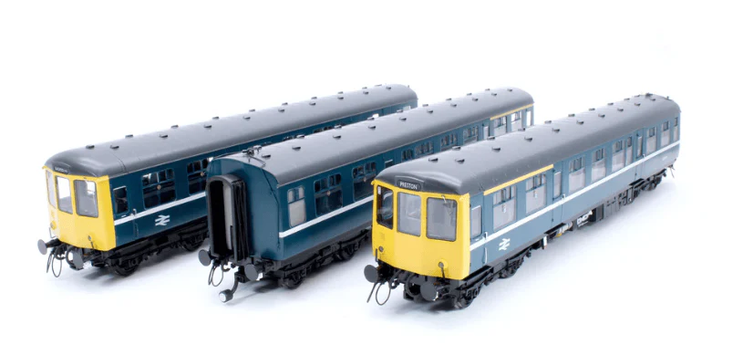 Heljan OO Scale Class 104 3 Car Set BR Blue With Blackpool White Stripe DCC Ready Loco