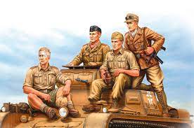 HobbyBoss 1/35 German Tropical Panzer Crew Plastic Model Kit [84409]