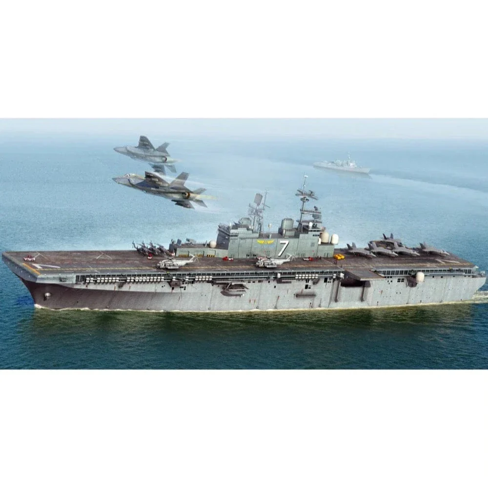 HobbyBoss 1/700 Iwo Jima LHD-7 Plastic Model Kit [83408]