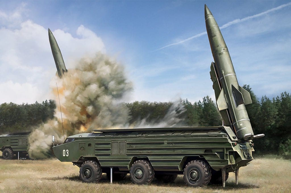 HobbyBoss 82935 1/72 Russian 9K79 Tochka (SS-21 Scarab) IRBM Plastic Model Kit