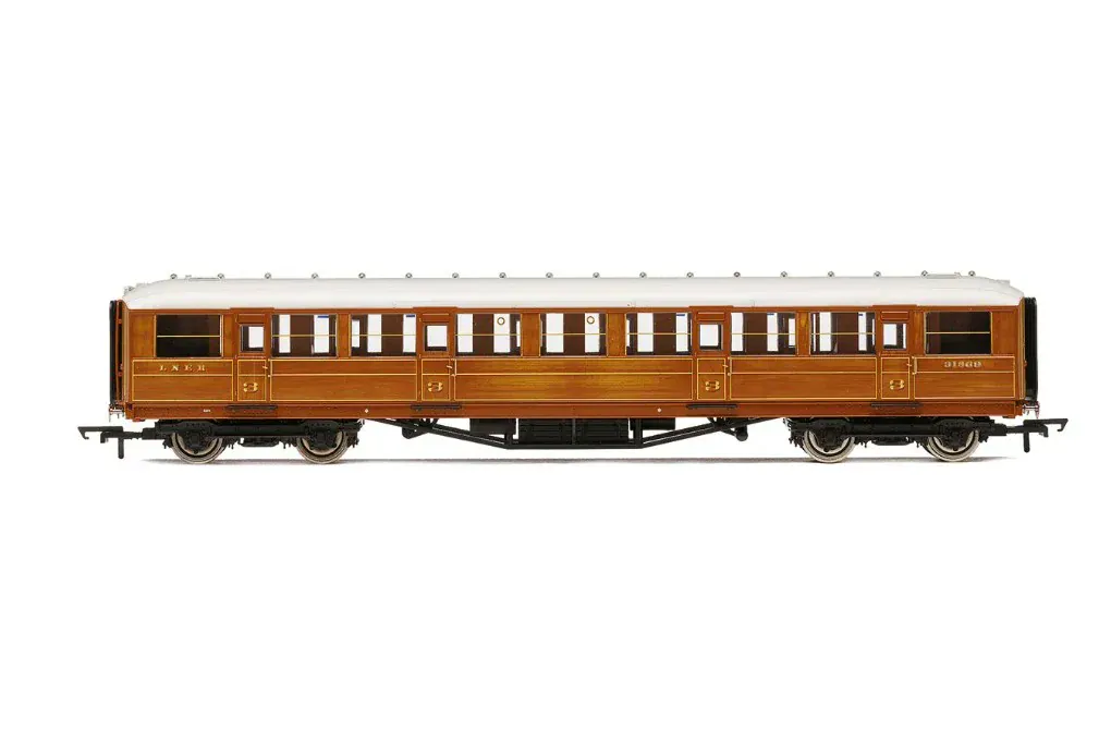 Hornby OO Scale LNER - Gresley Corridor - 31869 - Third Class Coach [R40453]