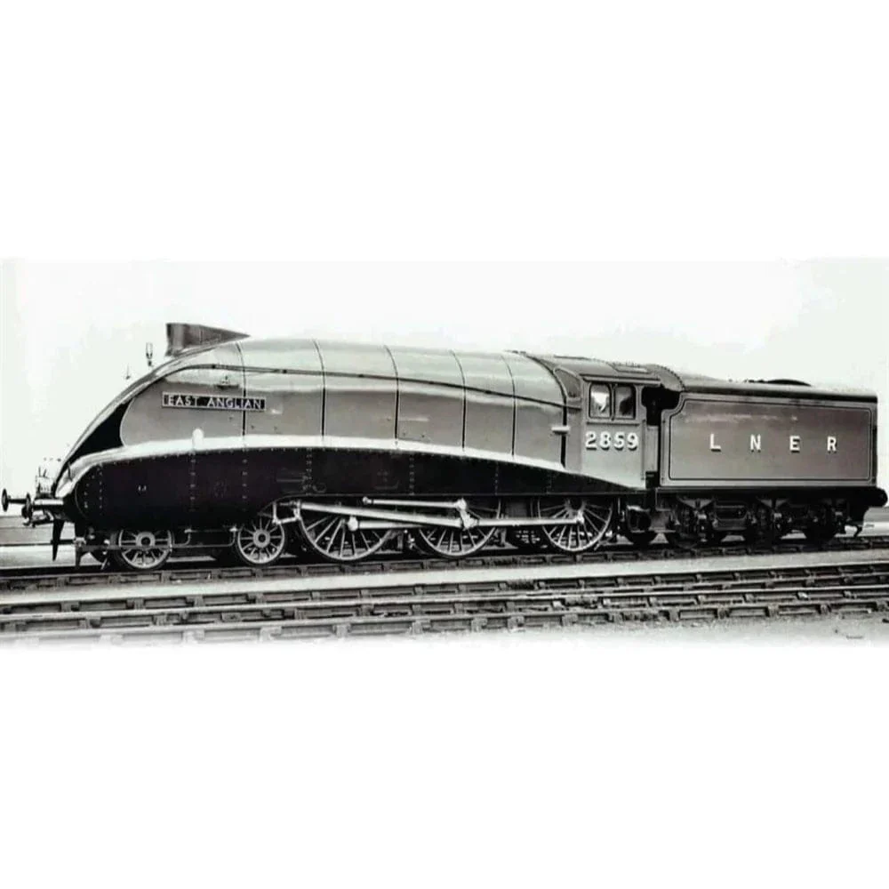 Hornby R30136 OO Scale LNER Class B17/5 4-6-0 2859 East Anglian - Era 3**