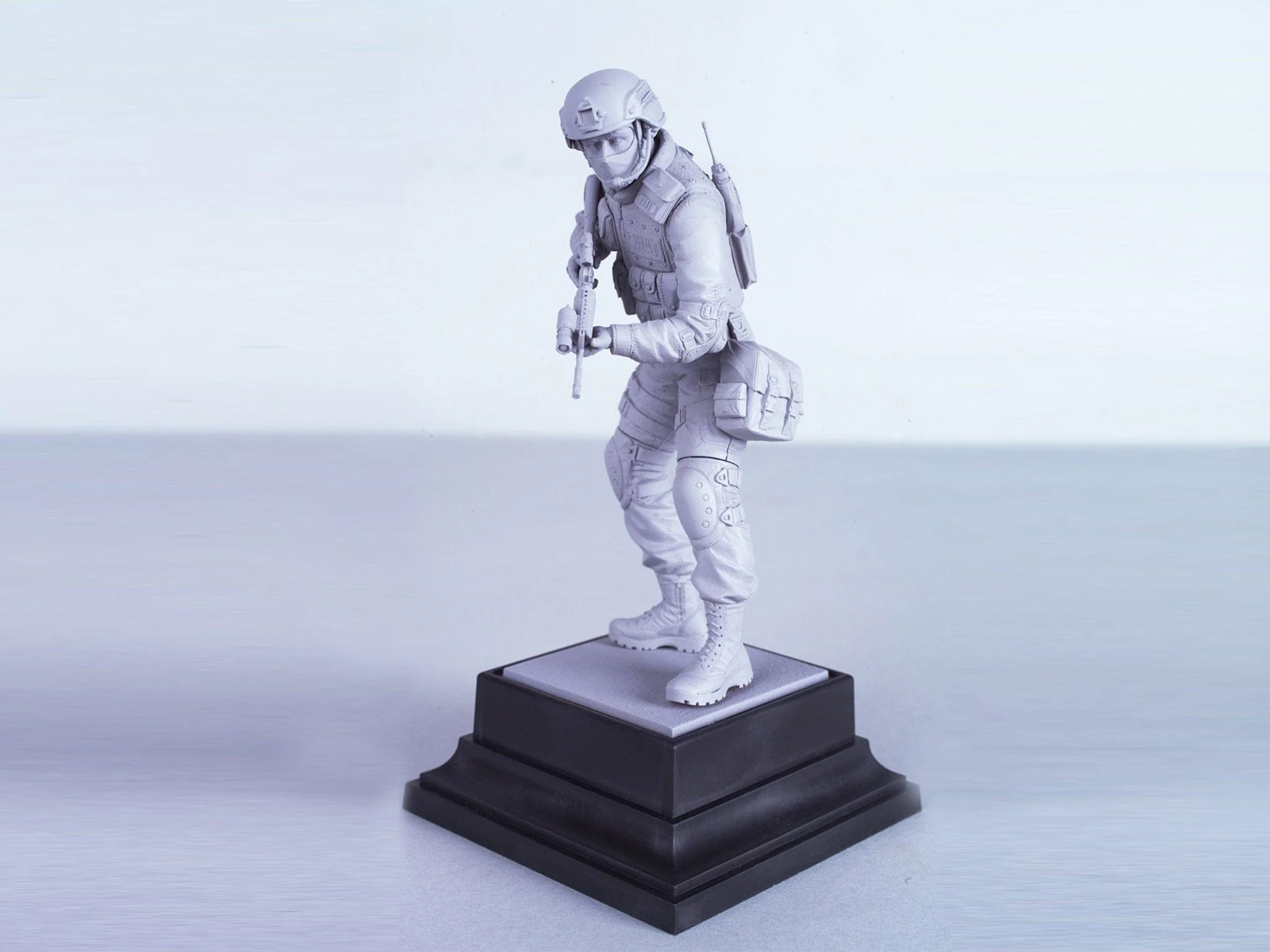 ICM 1/16 S.W.A.T. Team Leader Plastic Model Kit - Image 2