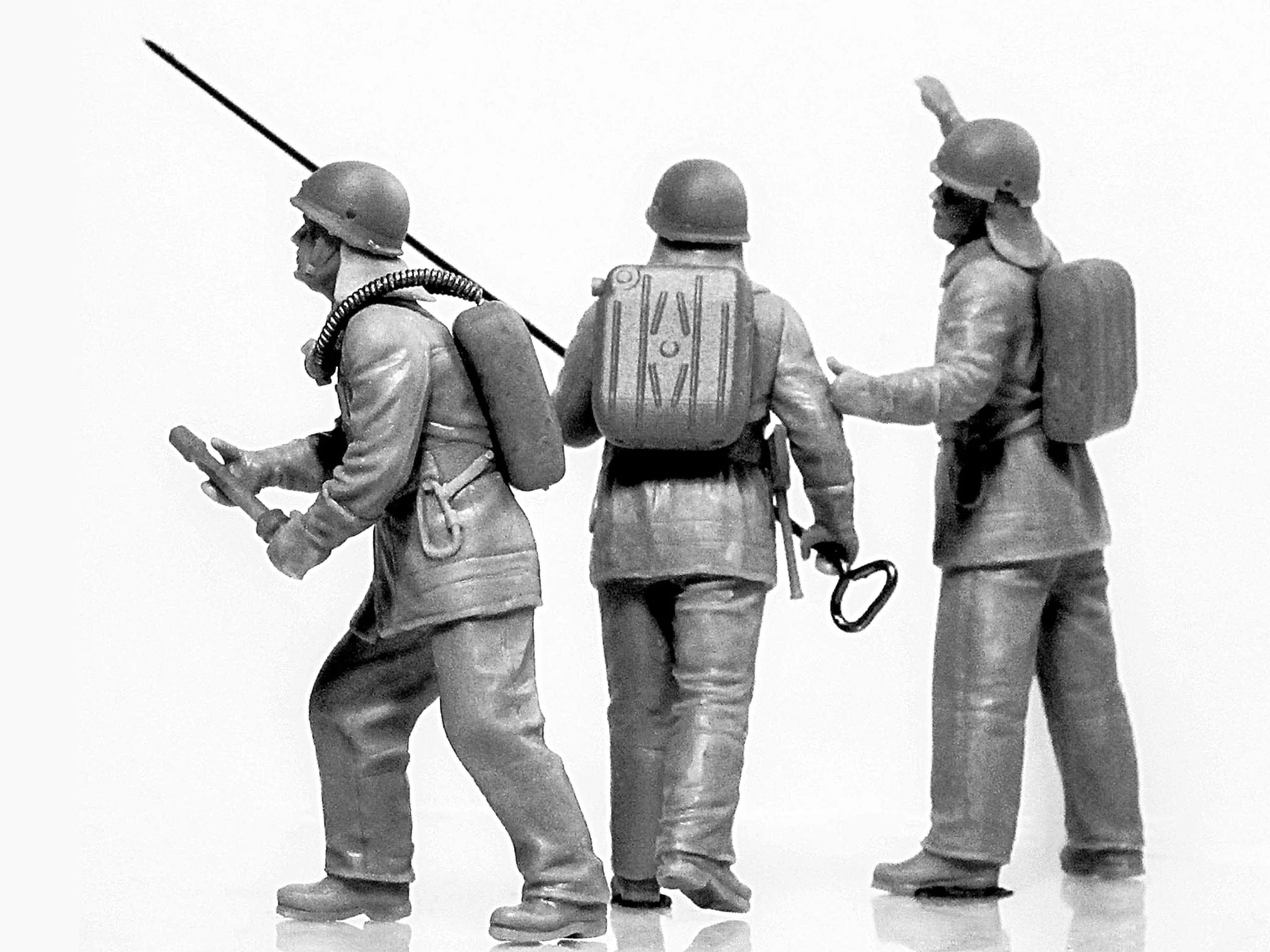 ICM 1/35 Chernobyl#2. Fire Fighters (AC-40-137A firetruck & 4 Figures & diorama base with background) Plastic Model Kit - Image 3
