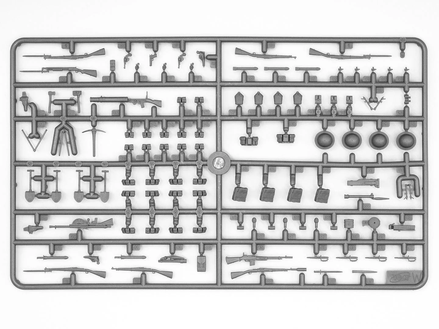 ICM 1/35 US Infantry in Gas Masks (1918) (4 Figures) Plastic Model Kit - Image 5