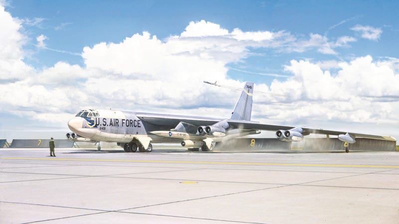 Italeri 1/72 B-52G Stratofortress with Hound Dog Missiles - Image 2