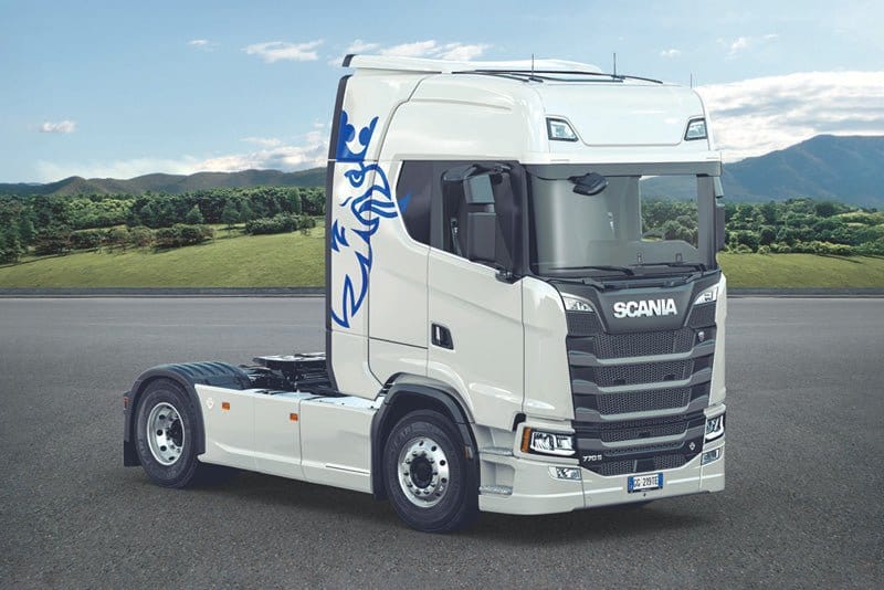 Italeri 3965 1/24 Scania S770 V8 - White Cab Plastic Model Kit - Image 2