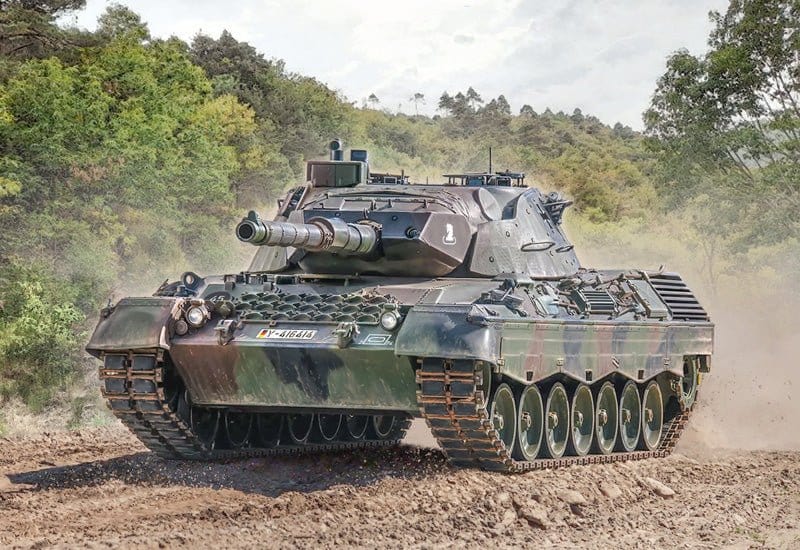 Italeri 6481S 1/35 Leopard 1A5 Plastic Model Kit - Image 2