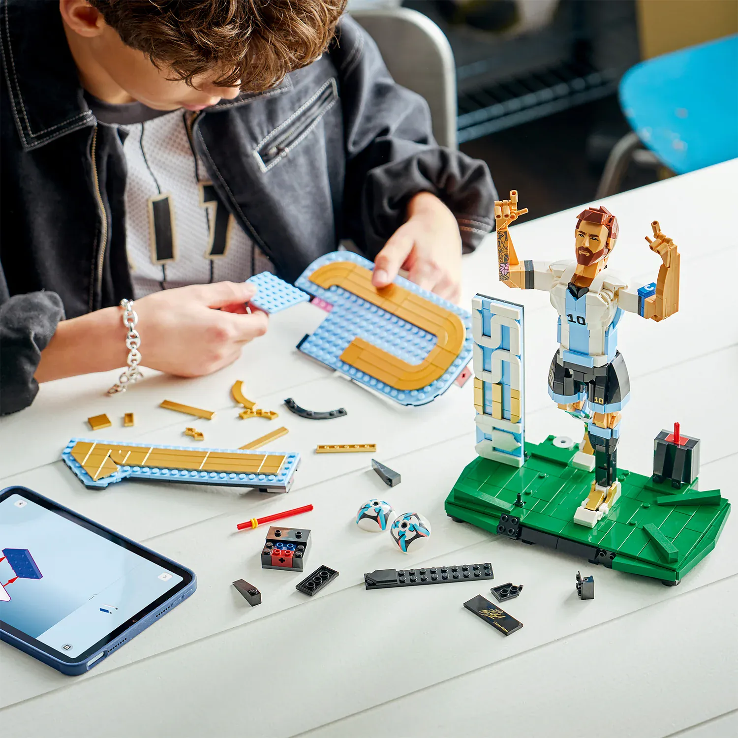 LEGO Editions: Lionel Messi – Football Legend [43015] - Image 4
