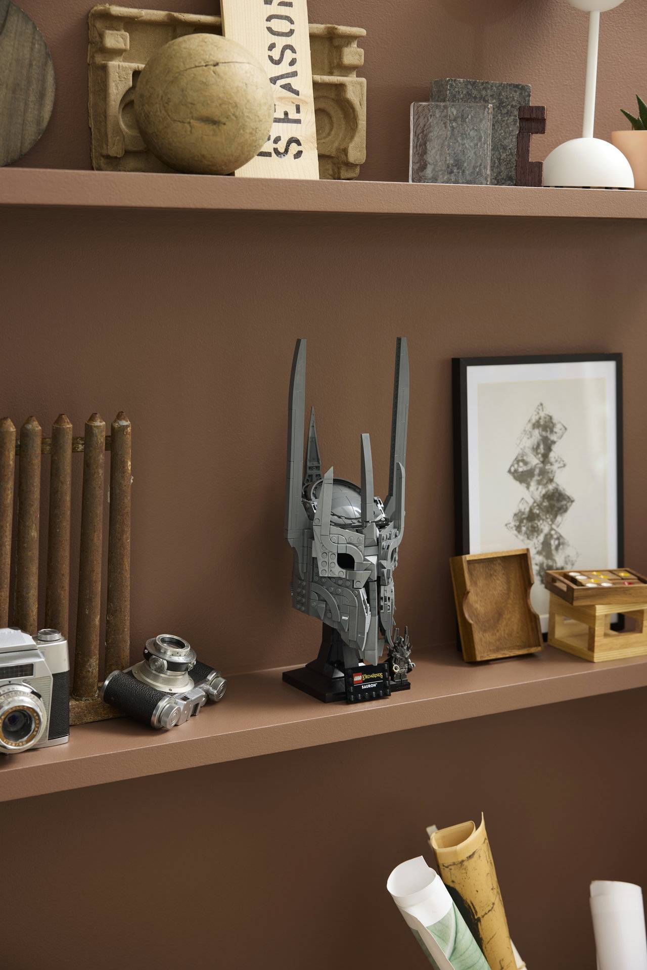 LEGO Icons: The Lord of the Rings - Saurons Helmet [11373] - Image 3