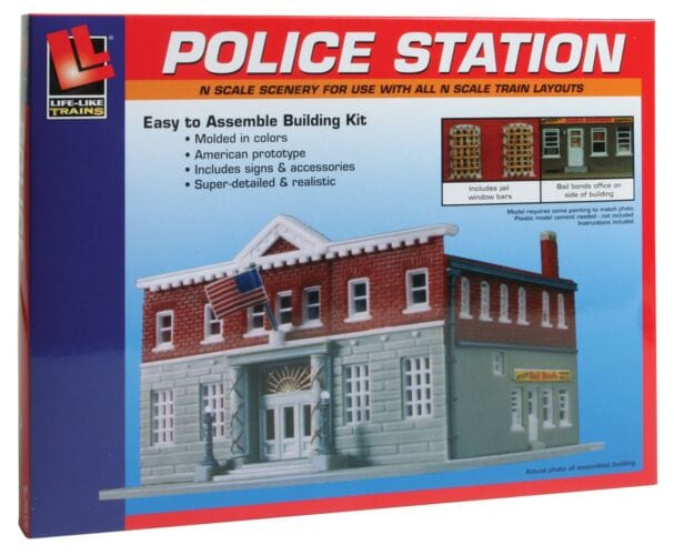 Life-Like 7481 N 5th Precinct Police Station Kit**
