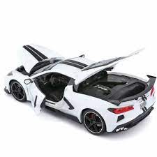 Maisto 1/18 2020 Chevrolet Corvette Stingray Coupe High Wing - White** - Image 3