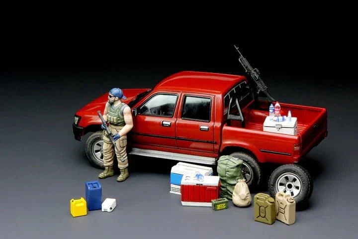 Meng 1/35 Pick Up w/equipment Plastic Model Kit
